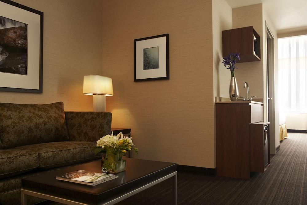 Holiday Inn Express & Suites Vaughan-Southwest By Ihg Exterior photo
