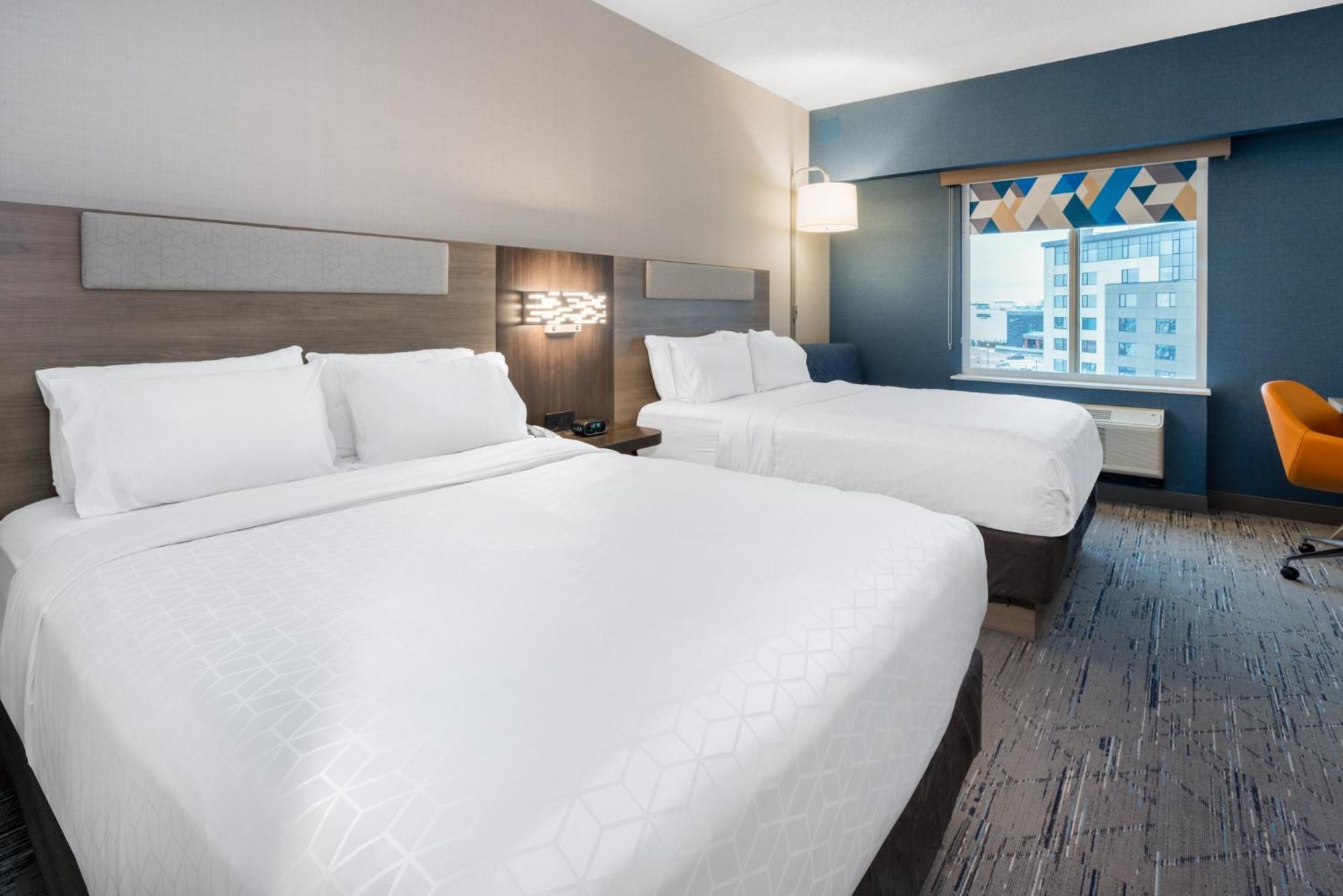 Holiday Inn Express & Suites Vaughan-Southwest By Ihg Exterior photo