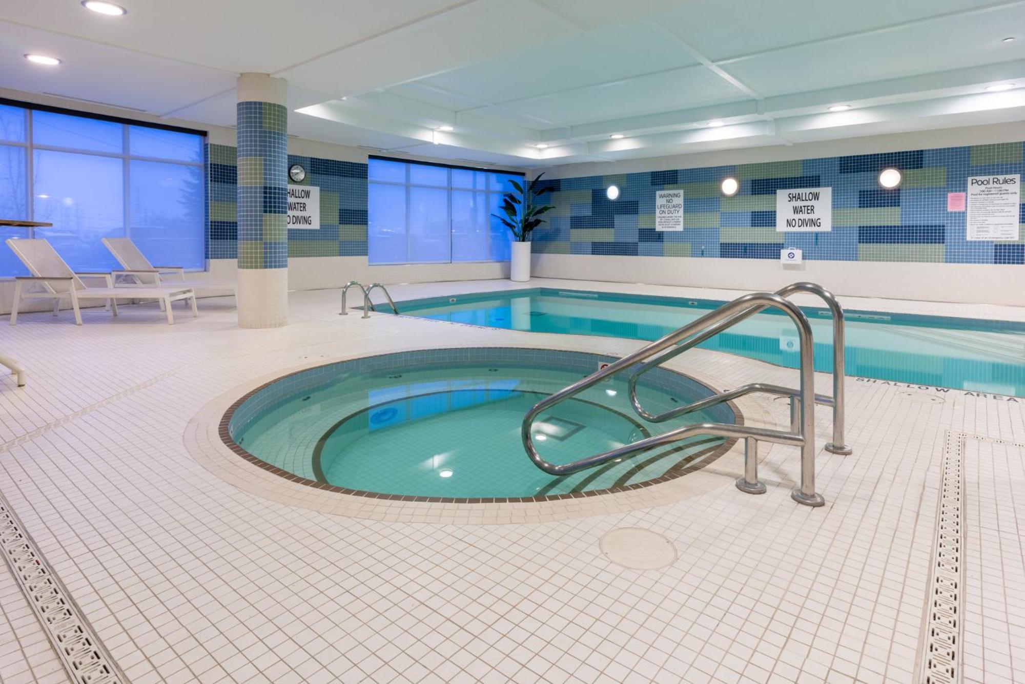 Holiday Inn Express & Suites Vaughan-Southwest By Ihg Exterior photo