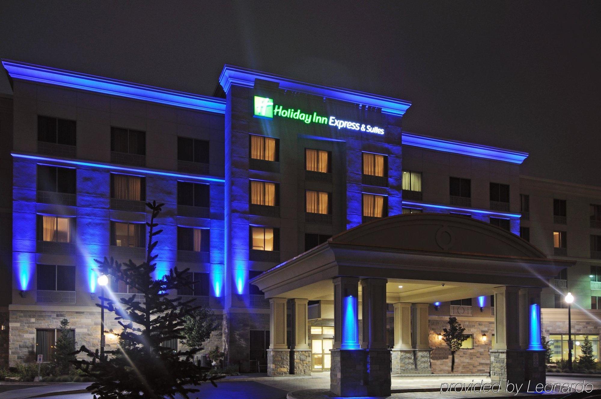 Holiday Inn Express & Suites Vaughan-Southwest By Ihg Exterior photo