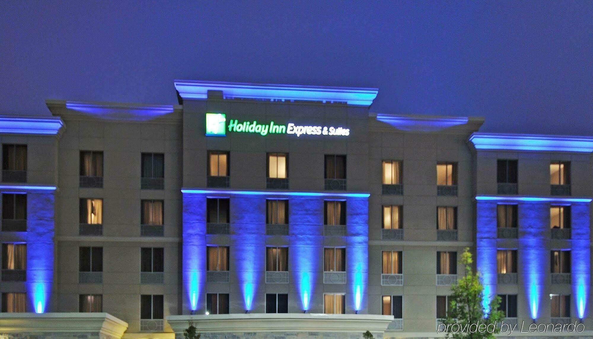 Holiday Inn Express & Suites Vaughan-Southwest By Ihg Exterior photo